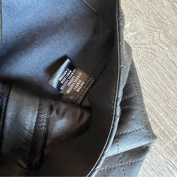 Vegan Leather Zipper detail skirt size small - Picture 5 of 6